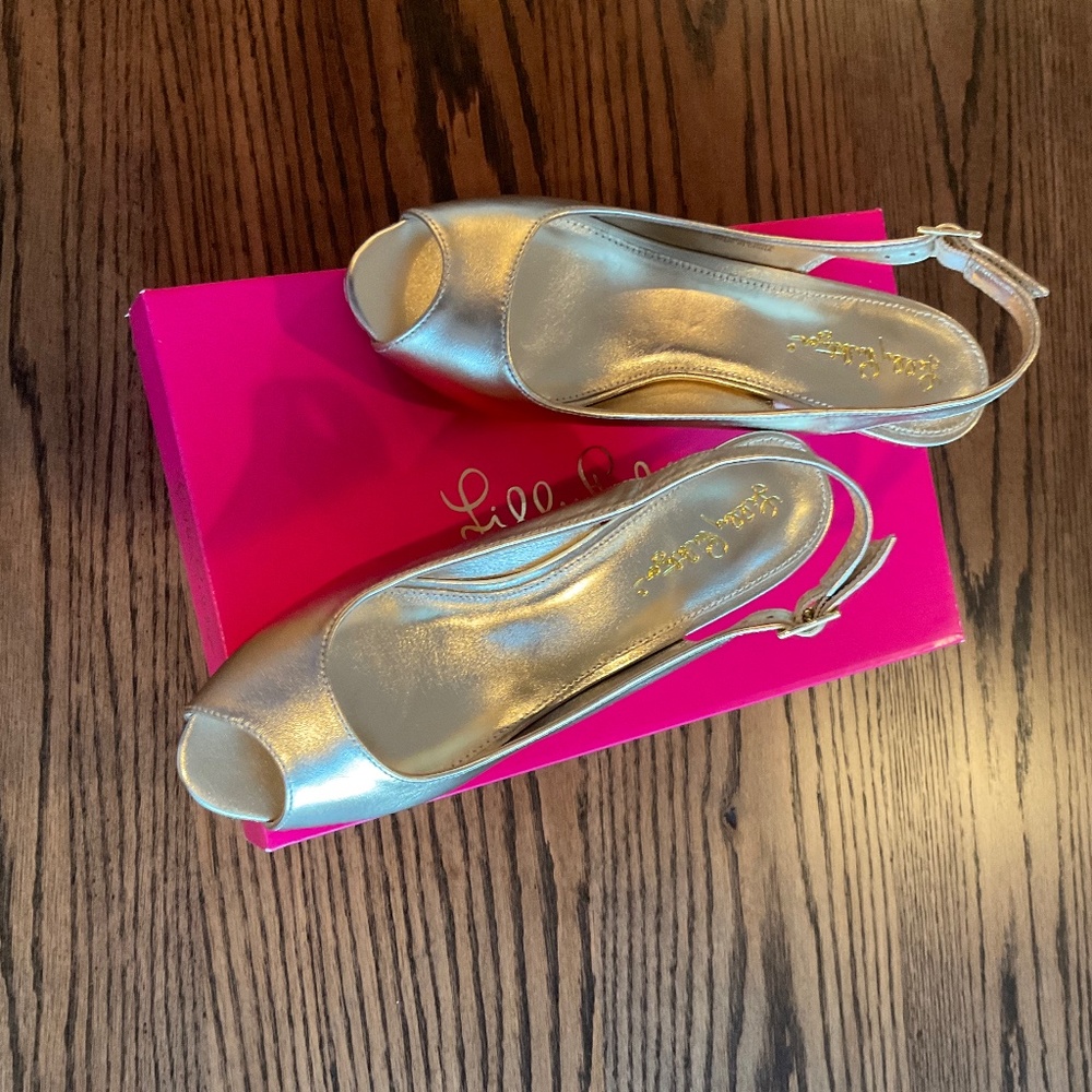 Lily Pulitzer Gigi Wedge Gold Metallic peep toe sling back size 7.5 M